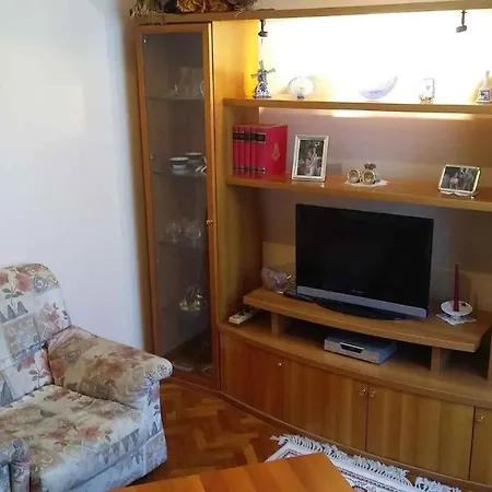 Apartment In 27400 *