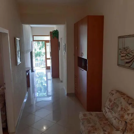 In 27400 Apartment