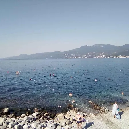 Apartment In 27400 *