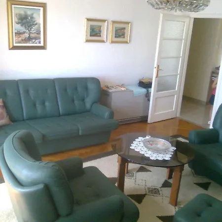 Apartment In 27400