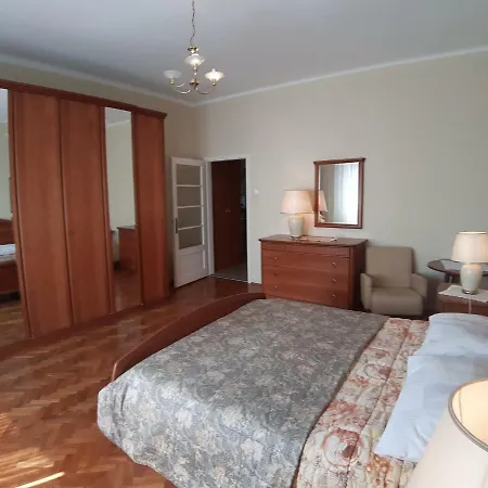 In 27400 Apartment *